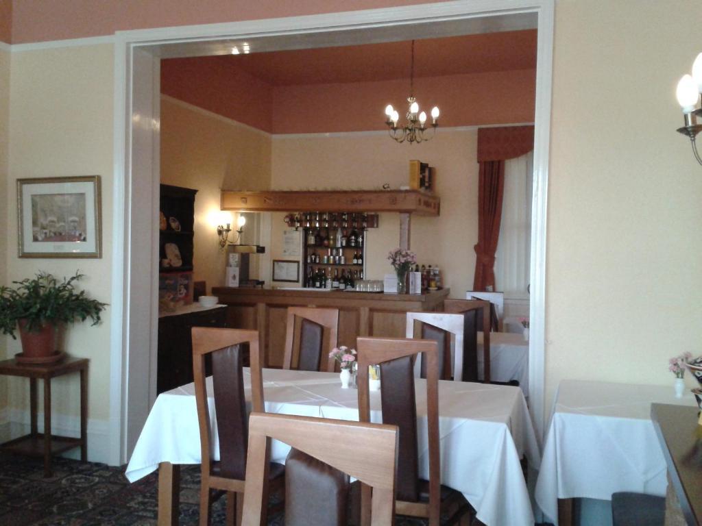 The Burleigh Hotel Хънстантън Екстериор снимка