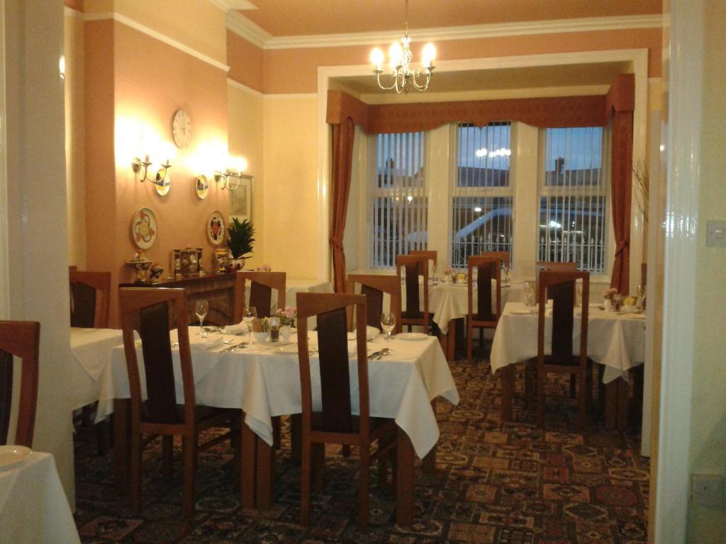 The Burleigh Hotel Хънстантън Екстериор снимка