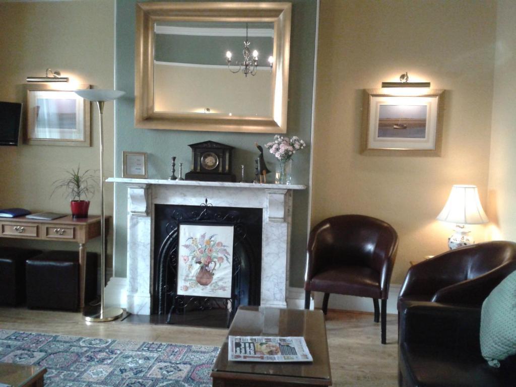 The Burleigh Hotel Хънстантън Екстериор снимка