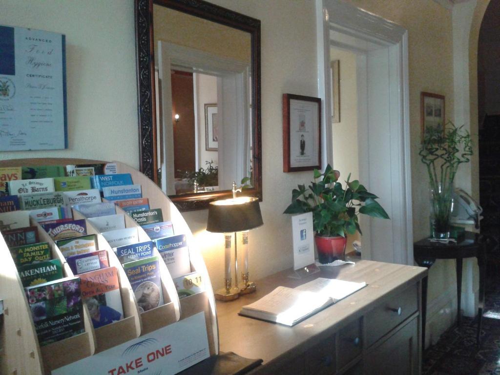 The Burleigh Hotel Хънстантън Екстериор снимка