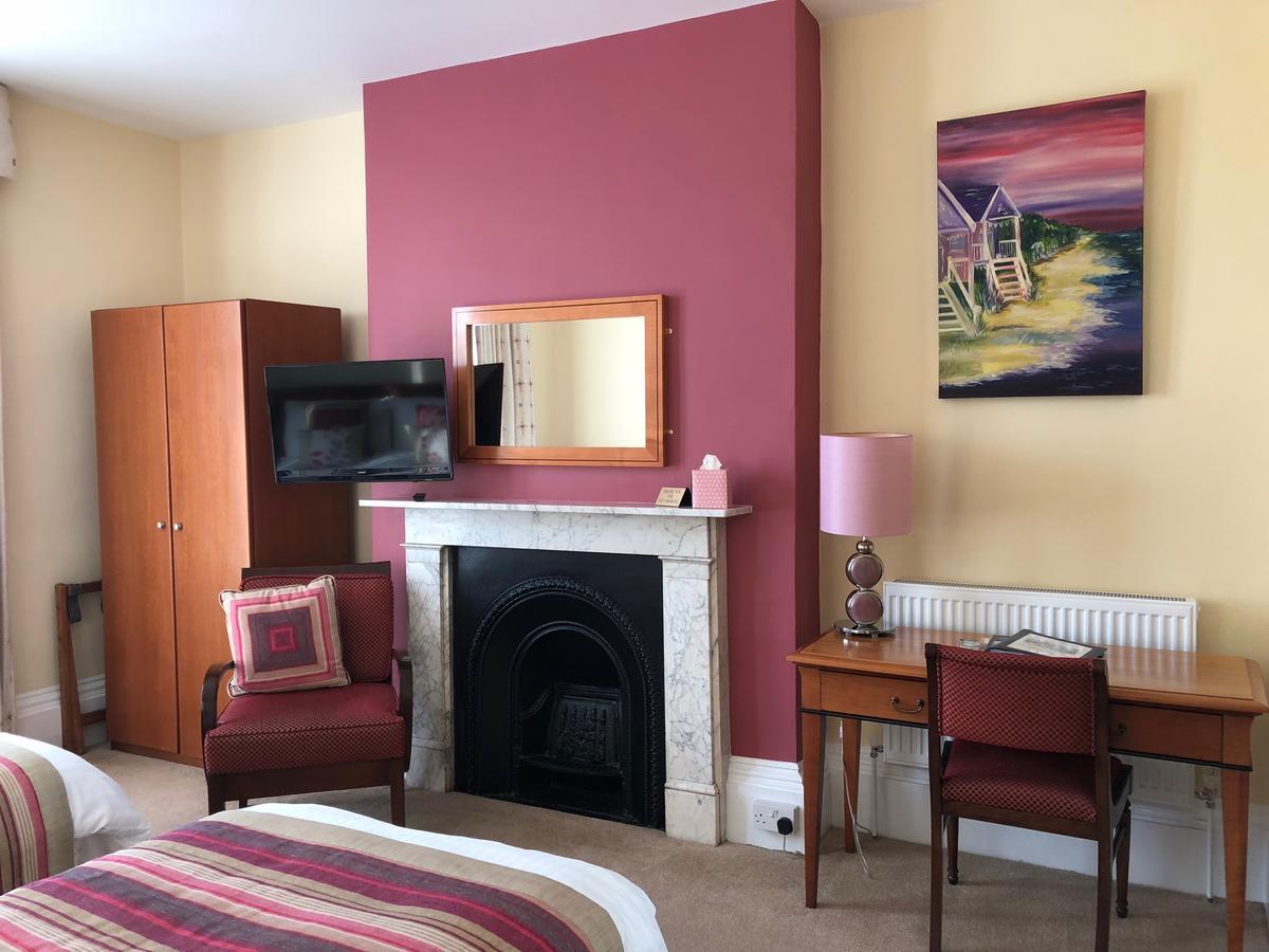 The Burleigh Hotel Хънстантън Екстериор снимка