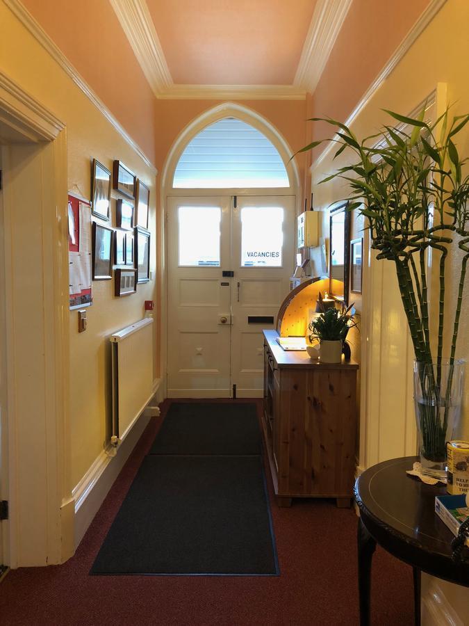 The Burleigh Hotel Хънстантън Екстериор снимка