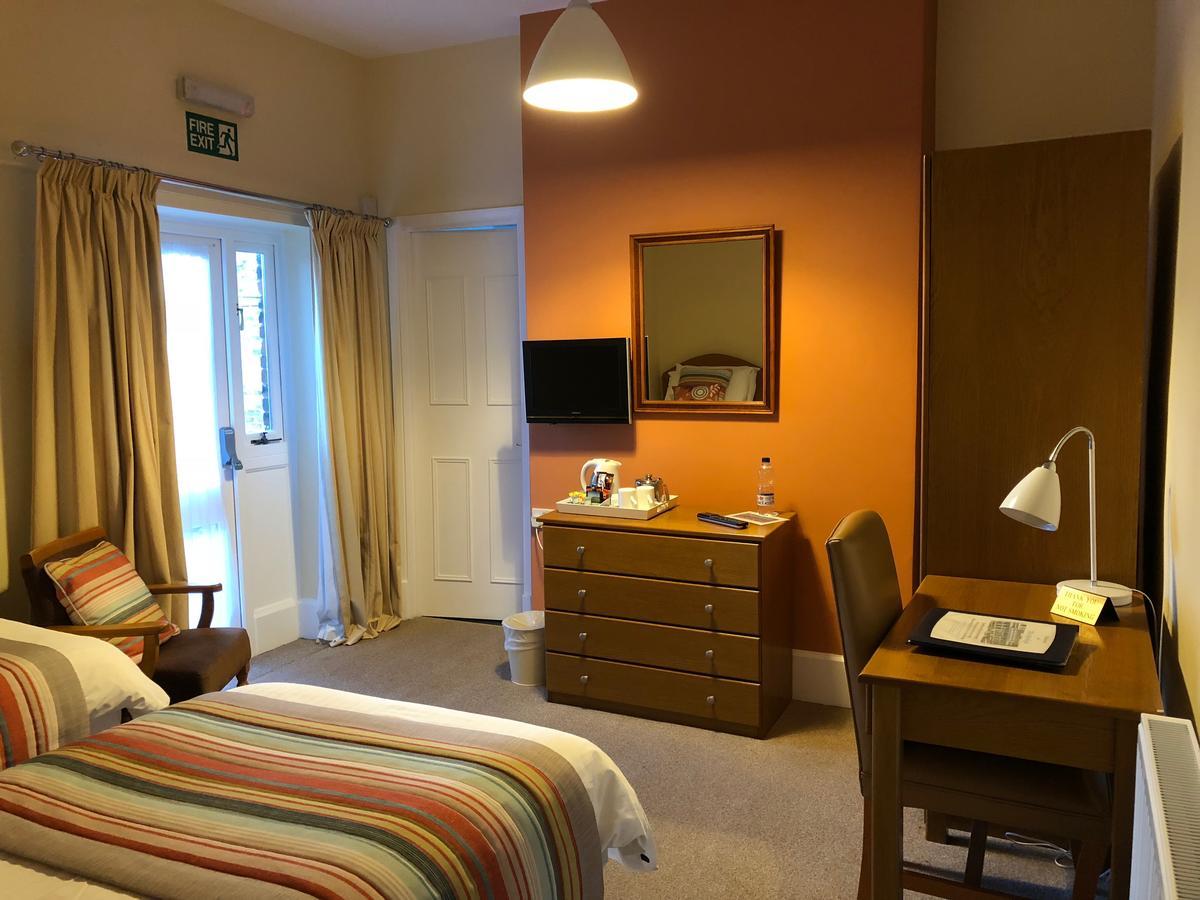 The Burleigh Hotel Хънстантън Екстериор снимка