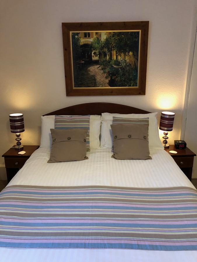 The Burleigh Hotel Хънстантън Екстериор снимка