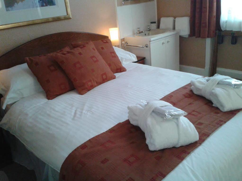 The Burleigh Hotel Хънстантън Екстериор снимка