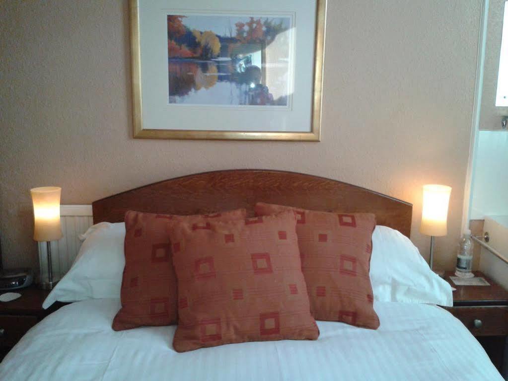 The Burleigh Hotel Хънстантън Екстериор снимка
